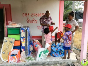 Donation to Family in Khanom May 2018-16