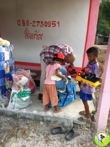 Donation to Family in Khanom May 2018-4