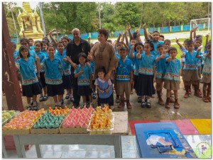 Ice cream and cakes to Wat jd luang school 16th Nov 18-16